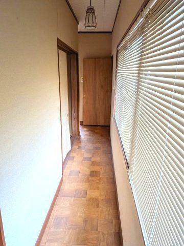 領家町　中古住宅の内装|２階廊下