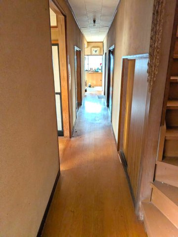 領家町　中古住宅の内装|１階廊下