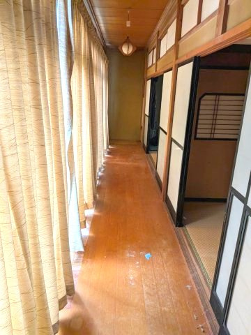 領家町　中古住宅の内装|縁側