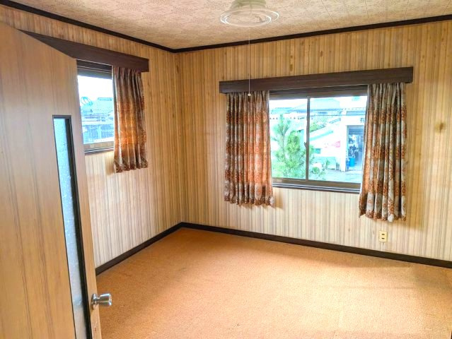 領家町　中古住宅の洋室|２階