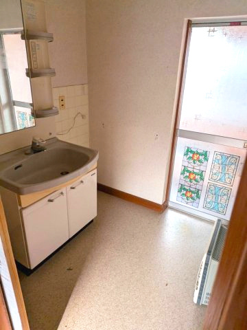 領家町　中古住宅の独立洗面台
