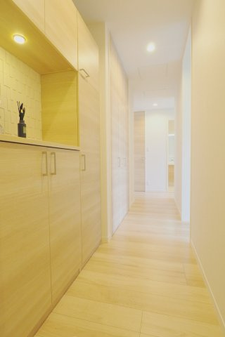 グランエス長束の玄関