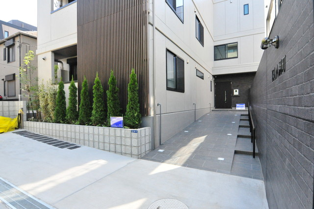 ISLA綱町のエントランス|建物の内部です