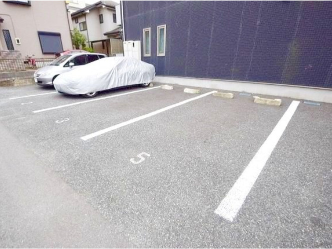 グランシャリオの駐車場
