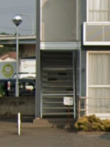 レオパレスフジＢのエントランス