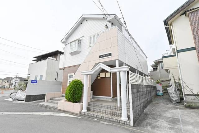 綾瀬市上土棚中６丁目のアパートの外観
