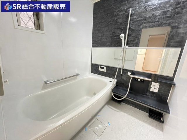 南鴻池町2丁目中古戸建の浴室|足を伸ばしてゆったりくつろげる浴室です！