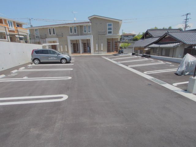 広島市安佐南区山本９丁目のアパートの駐車場