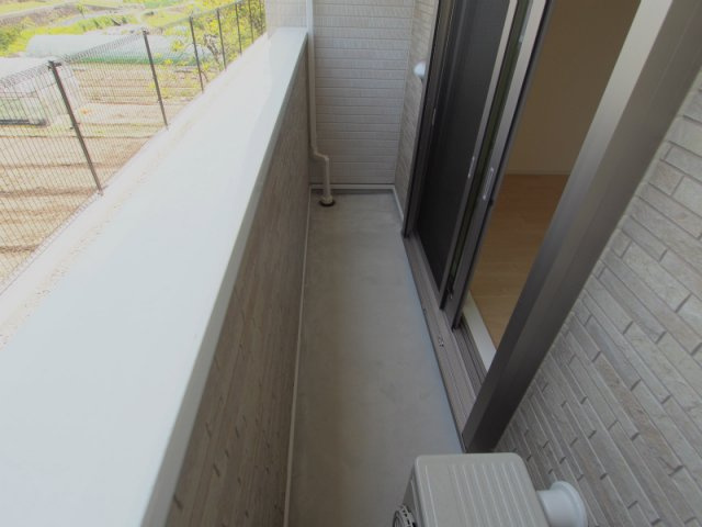 広島市安佐南区山本９丁目のアパートのバルコニー
