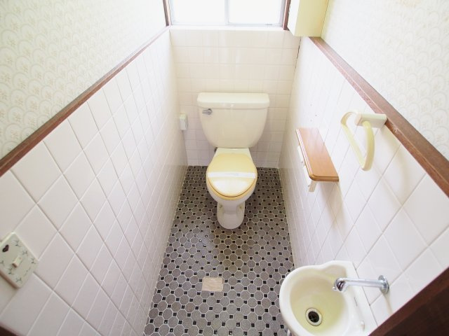 本町３丁目戸建てのトイレ