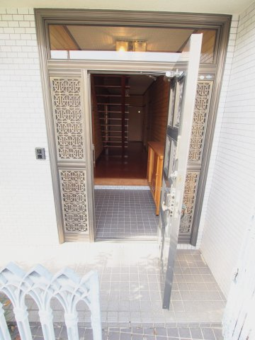 本町３丁目戸建ての玄関