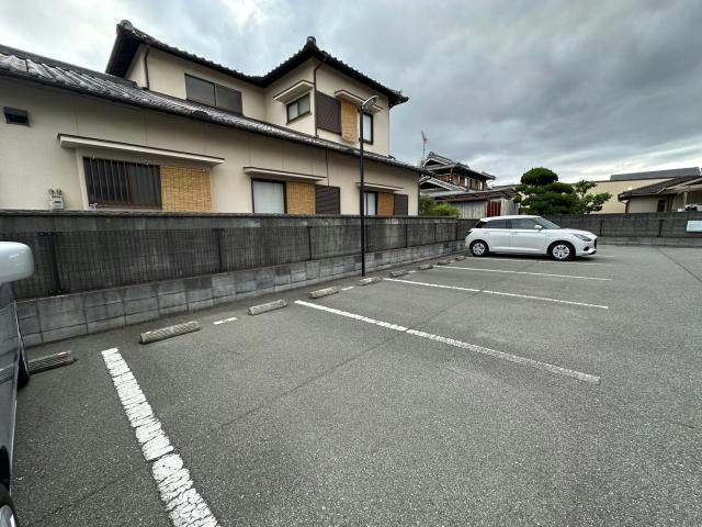 アンベリール都倉206の駐車場
