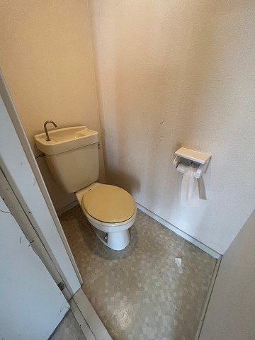 尼崎市南武庫之荘８丁目のアパートのトイレ|落ち着いたトイレです