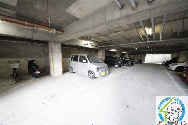 シャトー第一土山の駐車場