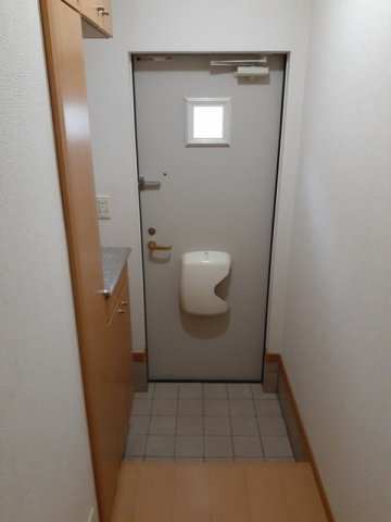 ラフレシール・ベルメゾンＢの玄関|シューズボックス付きの玄関です★