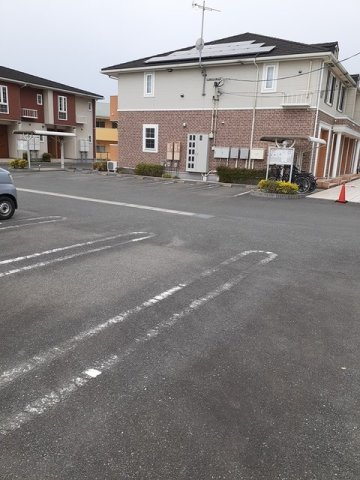 ラフレシール・ベルメゾンＢの駐車場|駐車スペースもあります☆