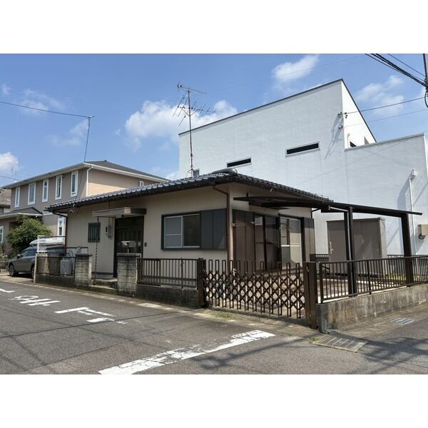 江森貸家の駐車場