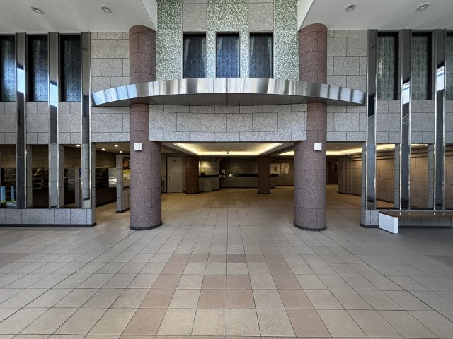 ディオ・フェルティ学園都市・ドルミハイツ垂水ⅢC棟のエントランス