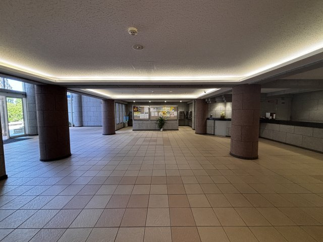 ディオ・フェルティ学園都市・ドルミハイツ垂水ⅢC棟のエントランス