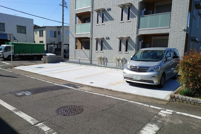 コンフォースさくらの駐車場