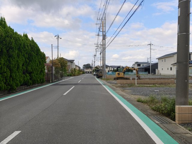 BLOOMING GARDEN　熊谷市拾六間2期の前面道路含む現地写真