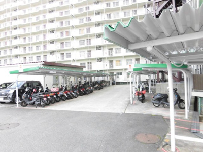 【駐輪場】 | 狭山スカイハイツ | 東面バルコニーですので、日当り良好で洗濯物が良く乾きそうですね！