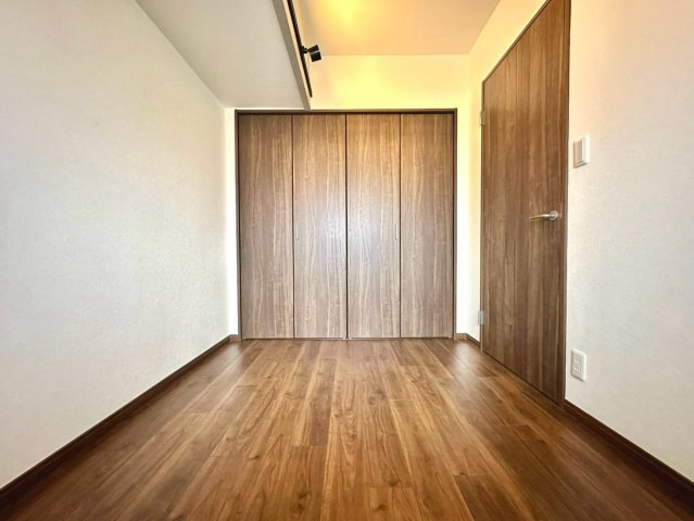 洋光台三和プラザの洋室|程よい広さで圧迫感がなく、快適に過ごせるバランスの良い洋室です。