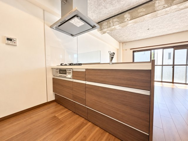 洋光台三和プラザのキッチン|インテリアと調和するデザイン性の高いキッチンで、空間全体に統一感をもたらします。