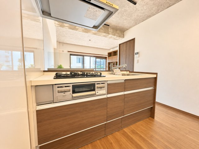 洋光台三和プラザのキッチン|作業動線が短く効率的で、忙しい日々の中でも快適にお使いいただけます。