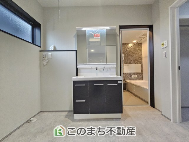 タマタウン大田原市加治屋の洗面所|シャンプードレッサーで朝の身支度♪伸びるホースでお掃除も簡単清潔です！