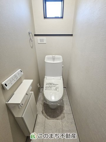 タマタウン大田原市加治屋のトイレ|小窓から換気ができて清潔なトイレスペース☆