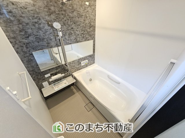 タマタウン大田原市加治屋の浴室|ゆったりと入れるフルオートバスはお子様との団らんバスタイムが楽しめます♪
足を伸ばしてゆったりくつろげる１坪バスルームです☆
