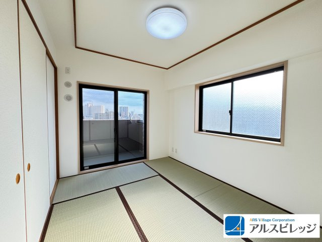 レーベンハイム鶴瀬の和室|和室からもバルコニーへ出れます！