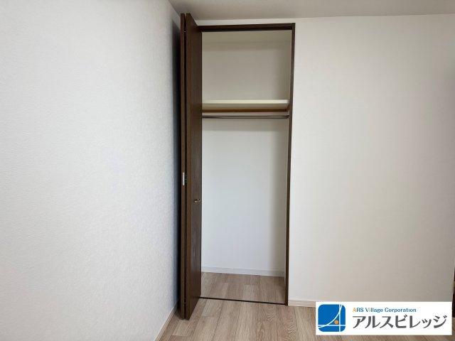 レーベンハイム鶴瀬の収納|クローゼット付き