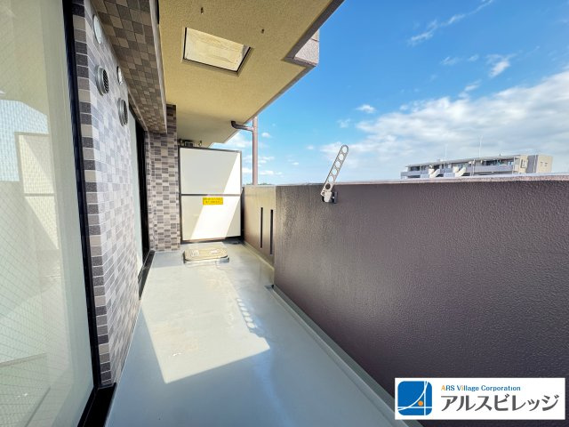 レーベンハイム鶴瀬のバルコニー|広々バルコニーは、ご家族のお布団をたっぷり干せます