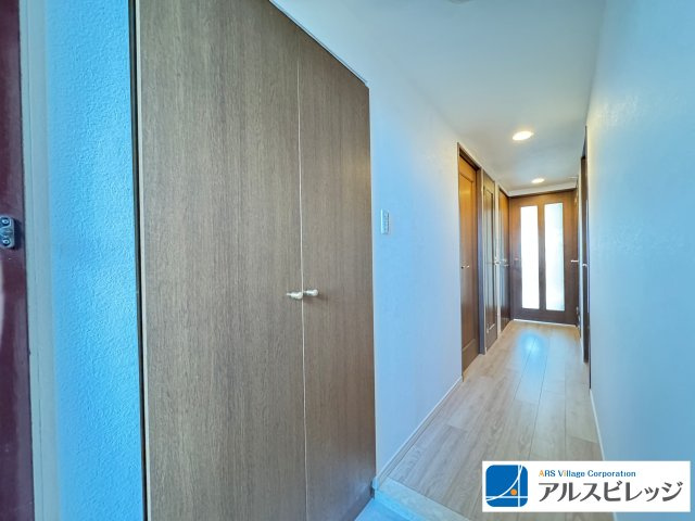 レーベンハイム鶴瀬の玄関|家族の履物が全部しまえるワイドな玄関収納