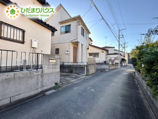 上尾市領家　中古戸建の前面道路含む現地写真