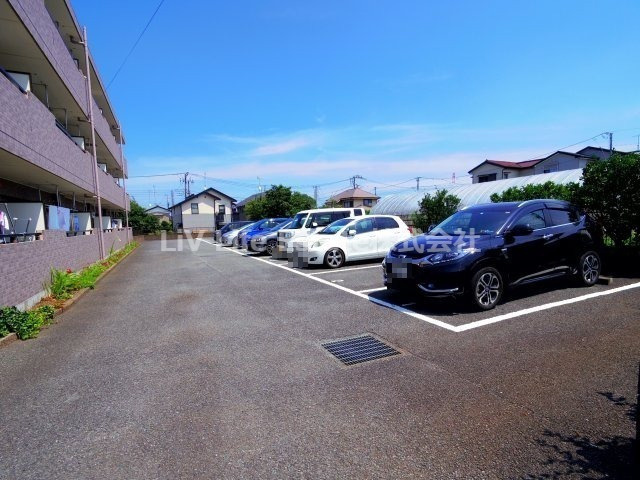 東大和市清水５丁目の賃貸マンションの駐車場
