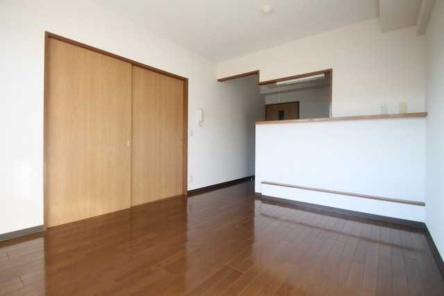 東大和市清水５丁目の賃貸マンションの居間・リビング