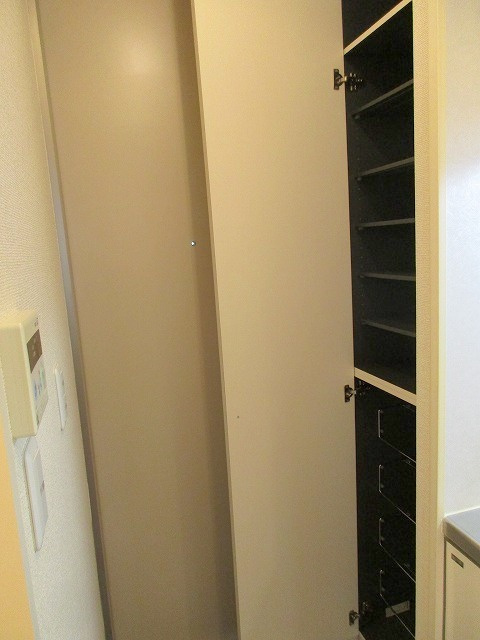 フラワーメゾンの玄関|★シューズＢＯＸ★