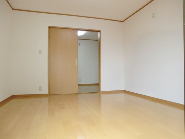 コムエイトの洋室|広々とした居室です。