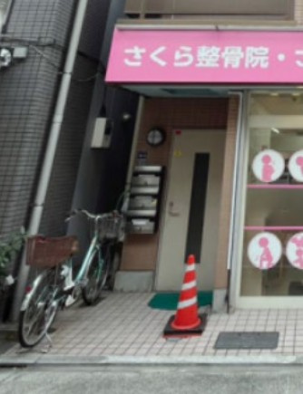 飛田ビルのエントランス