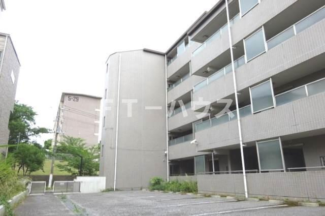 ハウス北習志野の駐車場