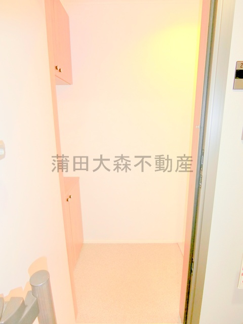 フィカーサSの玄関