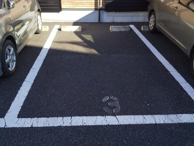 レオネクストハイツあおばの駐車場