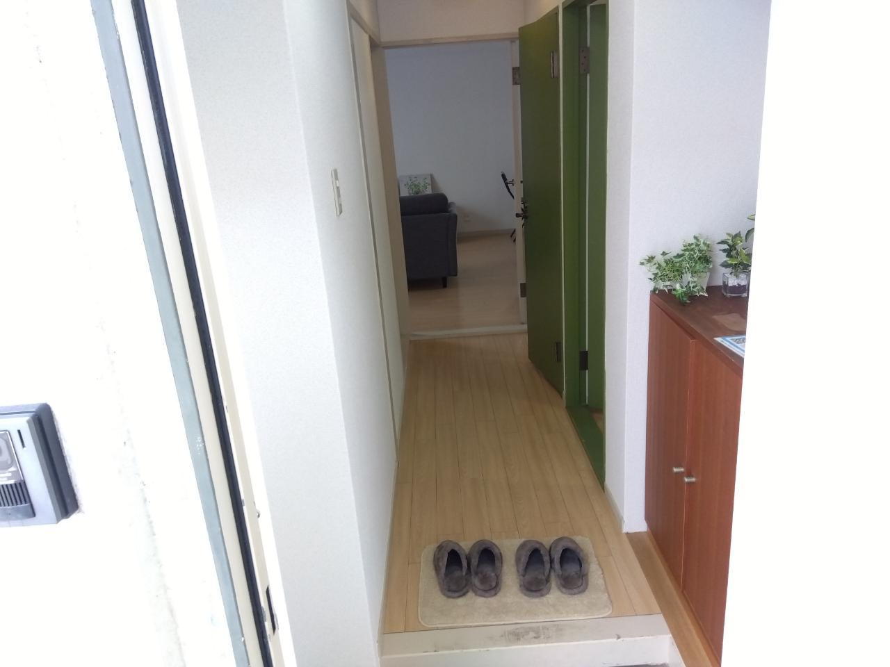 ミニヨンハウス勧修 の玄関