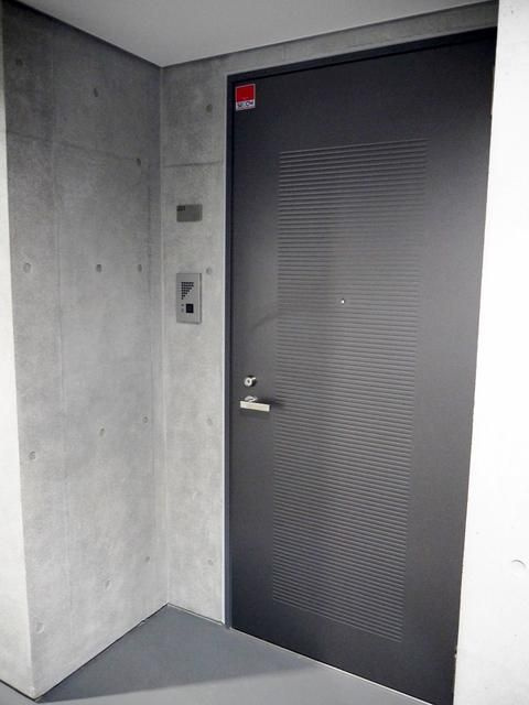 ディルッソ西間門の玄関