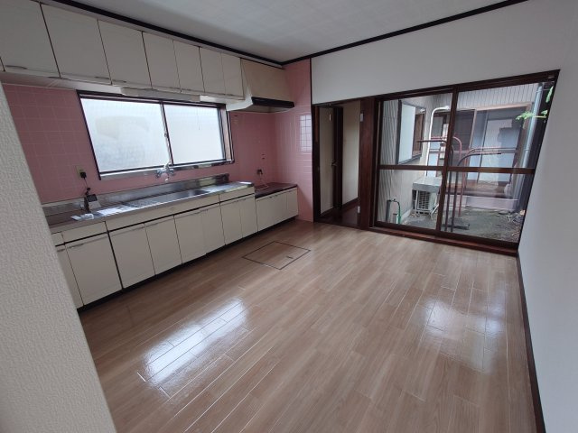 東岩瀬町貸家の居間・リビング