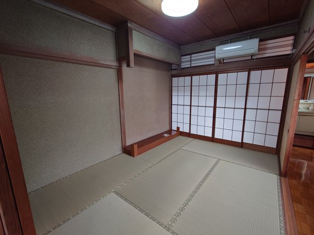 東岩瀬町貸家の和室