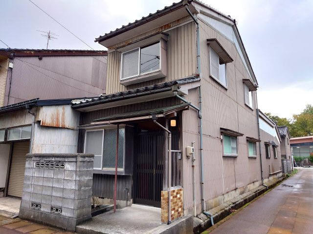 東岩瀬町貸家の外観